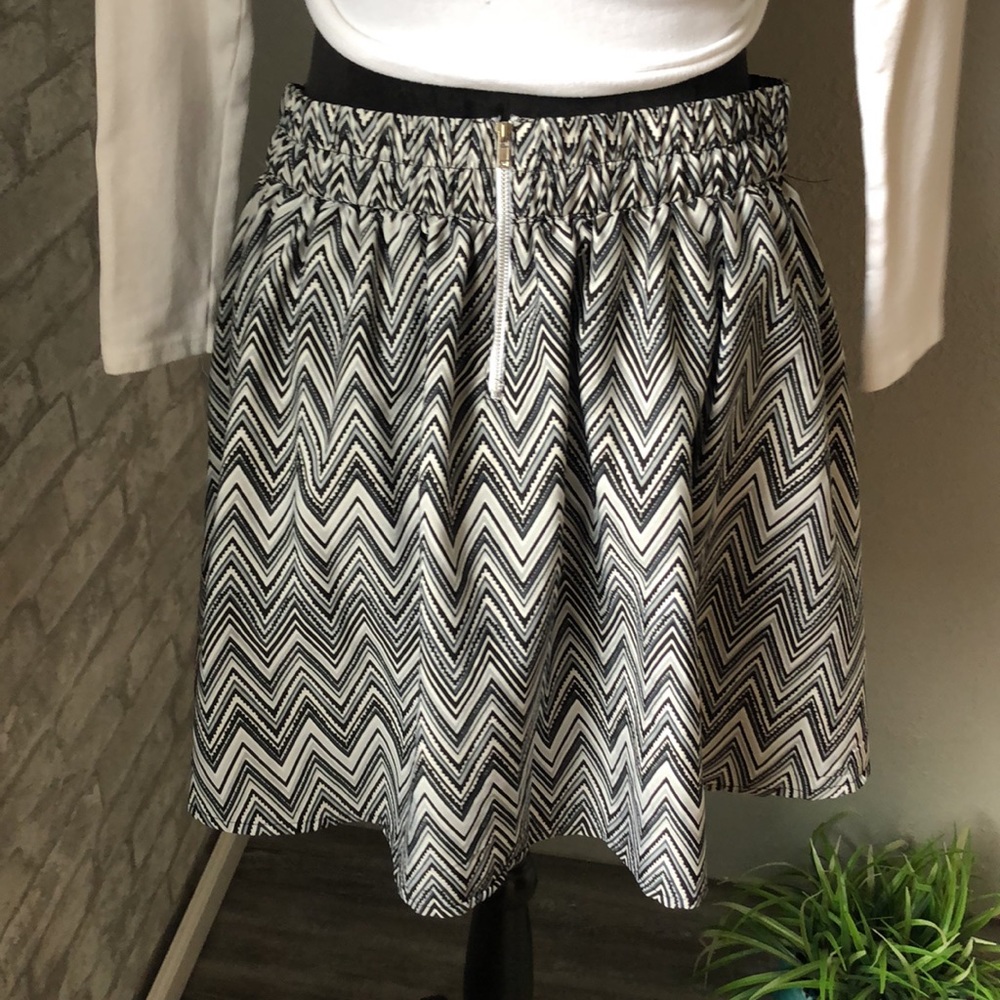 Chevron grey/back VANITY skirt size L - Picture 5 of 11